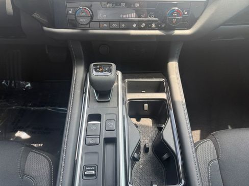 Used 2025 Nissan Pathfinder SV FWD image 12