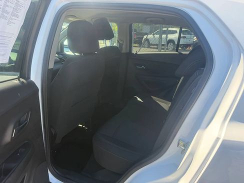 Used 2020 Chevrolet Trax LT AWD/4WD image 29
