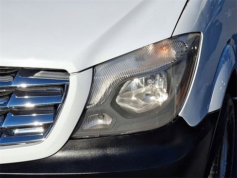 Used 2014 Freightliner Sprinter 2500 image 12