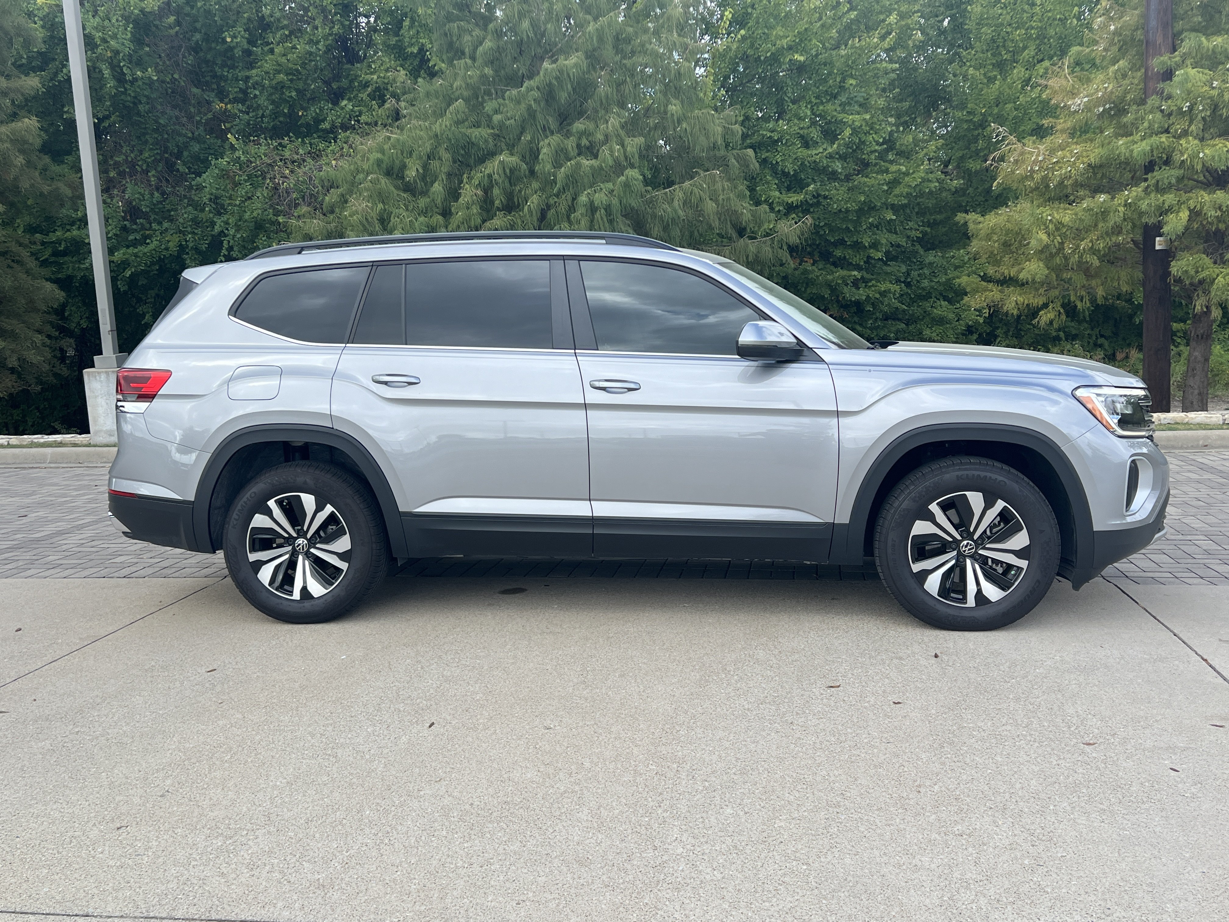 Certified 2026 Volkswagen Atlas SE FWD image 10