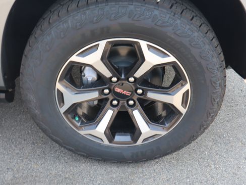 New 2026 GMC Yukon AT4 Ultimate w/ LPO, Floor Liner Package AWD/4WD image 17