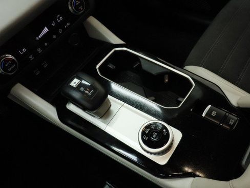 Used 2025 Mitsubishi Outlander SE FWD image 18