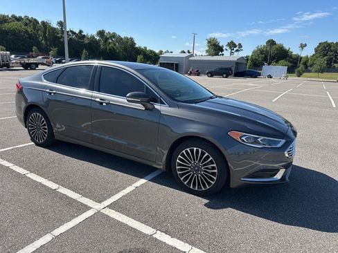 Used 2018 Ford Fusion SE w/ Fusion SE Technology Package FWD image 2