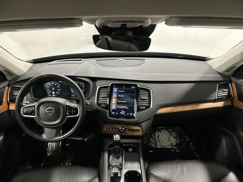 Used 2022 Volvo XC90 T6 Momentum image 13