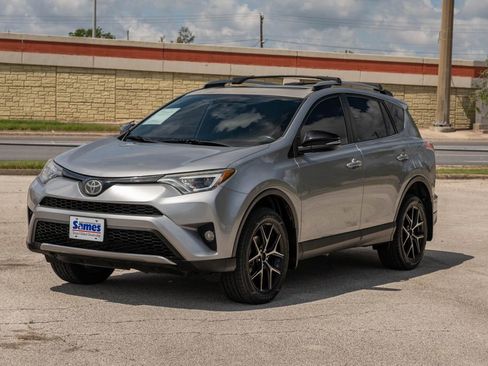 Used 2018 Toyota RAV4 SE w/ Power Extra Value Package AWD/4WD image 4