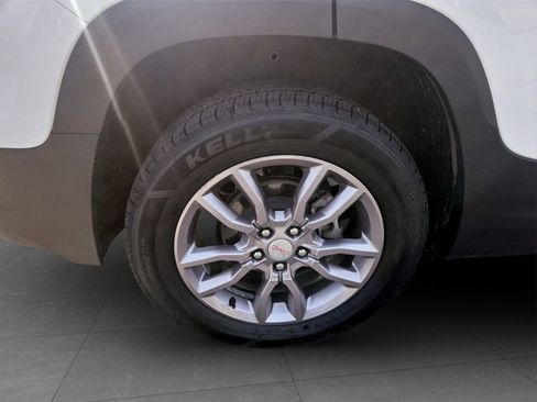 Used 2024 GMC Terrain SLT image 35