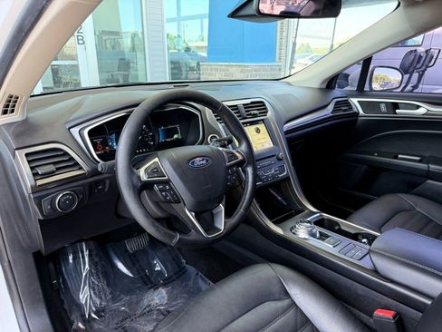 Used 2018 Ford Fusion SE w/ Equipment Group 602A FWD image 16