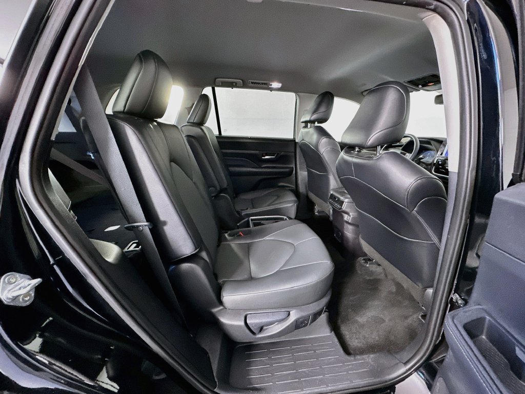 Used 2025 Toyota Grand Highlander FWD image 27