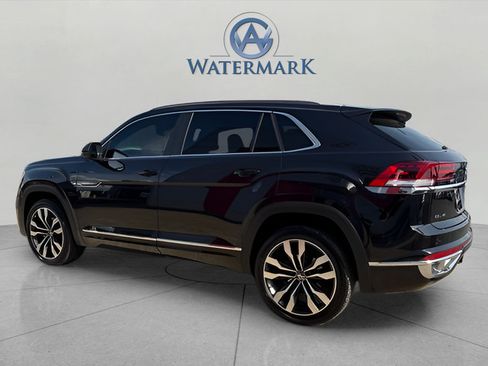 Used 2021 Volkswagen Atlas Cross Sport SEL R-Line w/ Cross Sport MDO Package FWD image 3