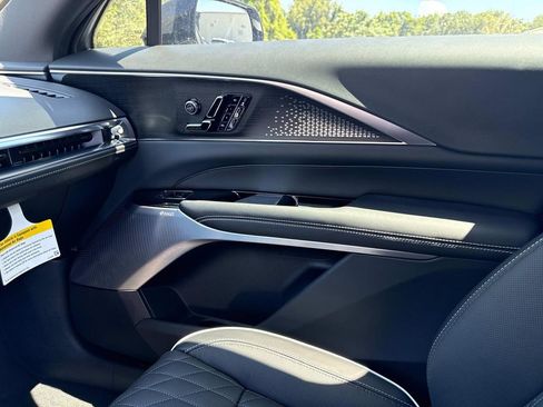 New 2026 Cadillac Lyriq V image 20