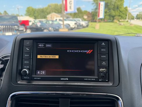 Used 2018 Dodge Grand Caravan SE w/ UConnect Hands-Free Group FWD image 24