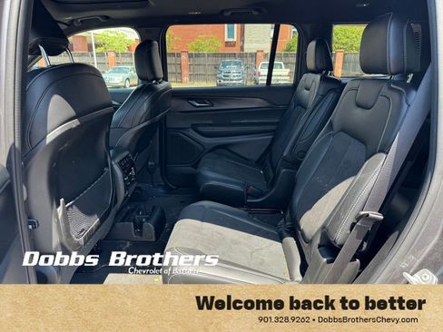 Used 2025 Jeep Grand Cherokee L Altitude RWD image 13