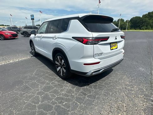 Used 2025 Mitsubishi Outlander SE FWD image 4