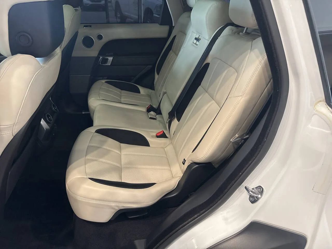 Used 2018 Land Rover Range Rover Sport Supercharged AWD/4WD image 32
