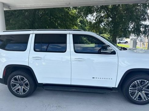 Used 2024 Jeep Wagoneer 4WD w/ Premium Group I image 2