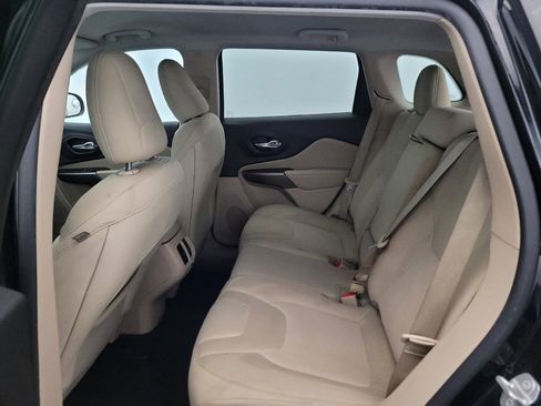 Used 2020 Jeep Cherokee Latitude FWD image 18