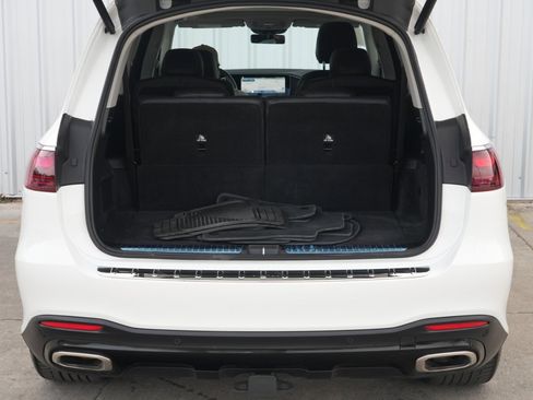 Used 2024 Mercedes-Benz GLS 580 4MATIC image 10