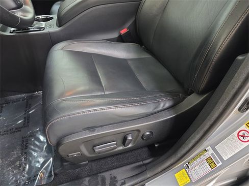 Used 2015 Toyota Highlander XLE image 29