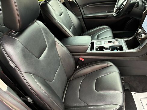 Used 2021 Ford Edge Titanium AWD/4WD image 11