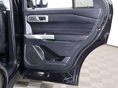 Used 2023 Ford Explorer XLT AWD/4WD image 24