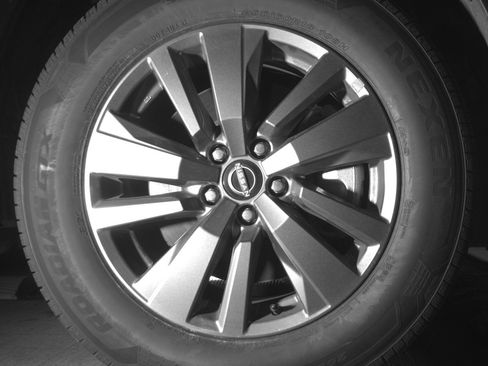 Used 2025 Nissan Pathfinder SV image 13