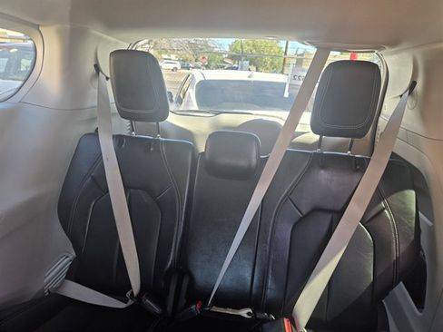 Used 2024 Chrysler Pacifica Touring-L FWD image 11