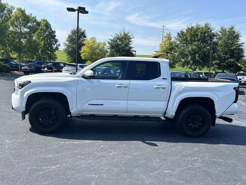 Used 2024 Toyota Tacoma SR5 AWD/4WD image 7