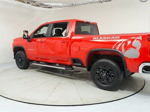 Used 2024 Chevrolet Silverado 2500 LT image 3