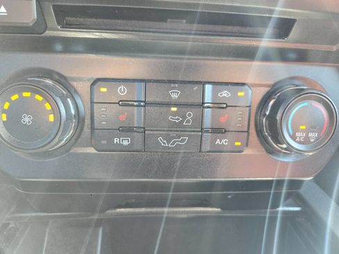 Used 2017 Ford F150 XLT w/ Equipment Group 302A Luxury AWD/4WD image 28