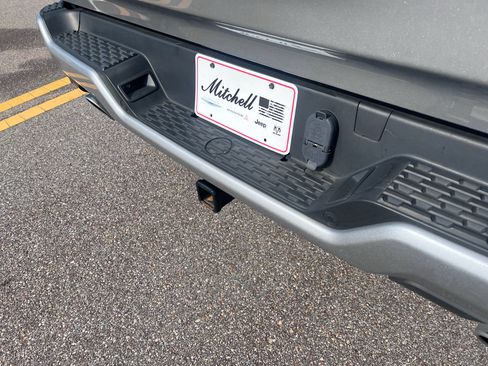 Used 2025 RAM 1500 Laramie w/ Sport Appearance Package AWD/4WD image 5
