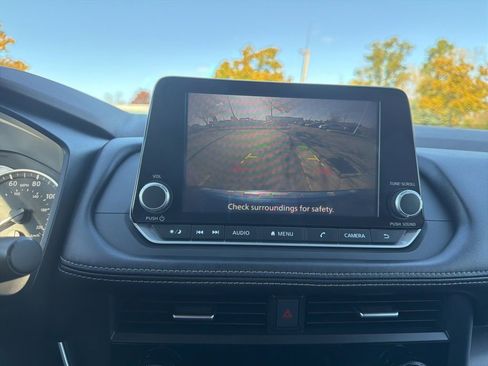 Used 2023 Nissan Rogue SV image 23