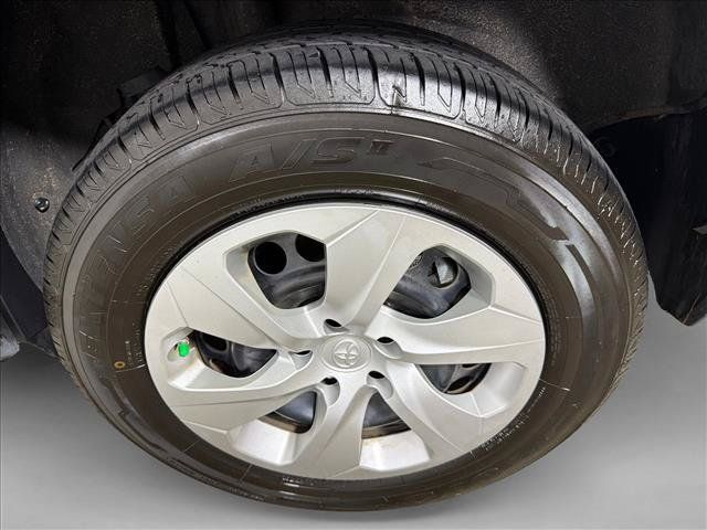 Used 2022 Toyota RAV4 LE FWD image 19
