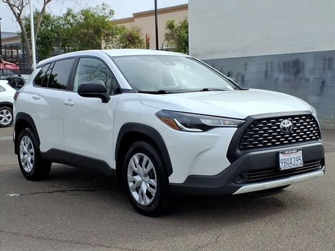 Used 2022 Toyota Corolla Cross L image 3