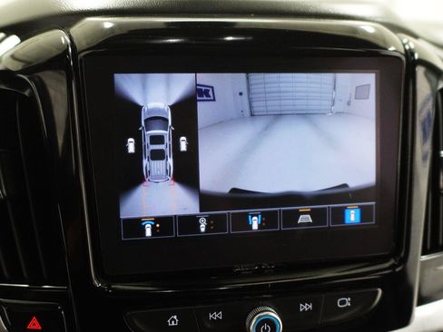 Used 2023 Chevrolet Traverse RS FWD image 19