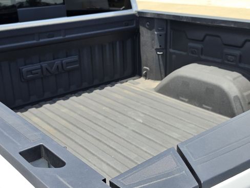 Used 2025 GMC Sierra 1500 SLT w/ SLT Premium Plus Package AWD/4WD image 19