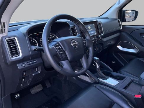 Used 2024 Nissan Frontier SL w/ Technology Package RWD image 15