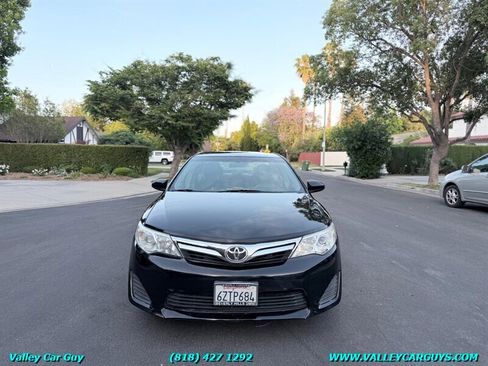 Used 2012 Toyota Camry LE FWD image 2