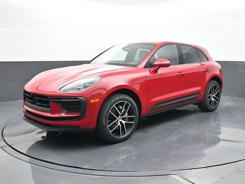Certified 2023 Porsche Macan AWD/4WD image 1