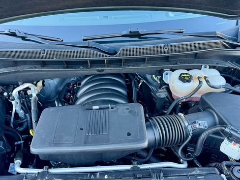 Used 2024 Chevrolet Suburban LT image 22