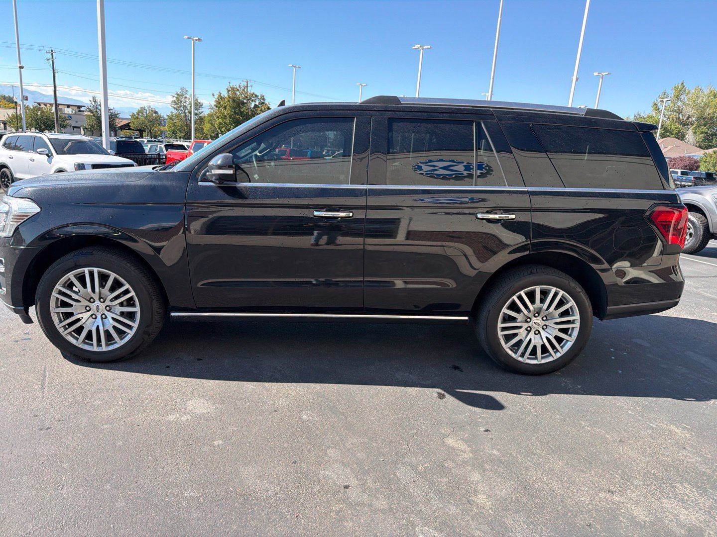 Used 2024 Ford Expedition Limited AWD/4WD image 4