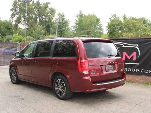Used 2019 Dodge Grand Caravan GT FWD image 3