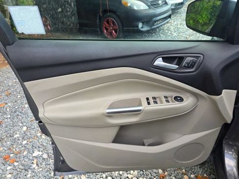 Used 2014 Ford Escape Titanium FWD image 11