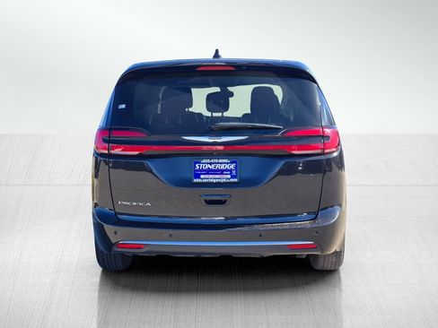 Used 2023 Chrysler Pacifica Touring-L FWD image 5