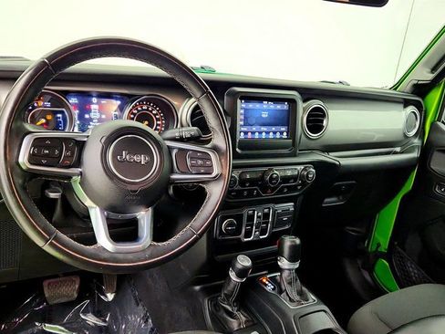 Used 2019 Jeep Wrangler Unlimited Sahara AWD/4WD image 13