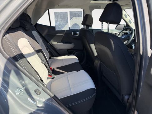Certified 2023 Hyundai Venue SEL image 18