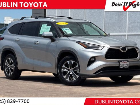 Used 2022 Toyota Highlander XLE AWD/4WD image 1
