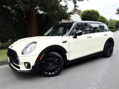 Used 2019 MINI Cooper Clubman FWD image 2