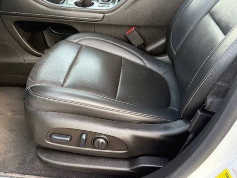 Used 2023 GMC Acadia SLT image 13