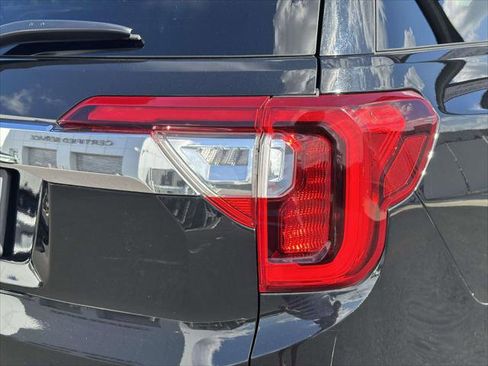 Used 2023 GMC Acadia SLE w/ Driver Convenience Package image 11