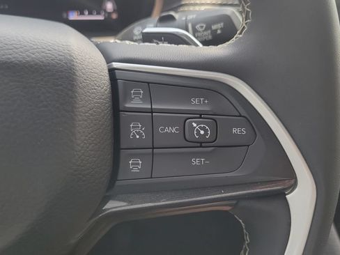 Used 2022 Jeep Grand Cherokee L Laredo w/ Luxury Tech Group I RWD image 20